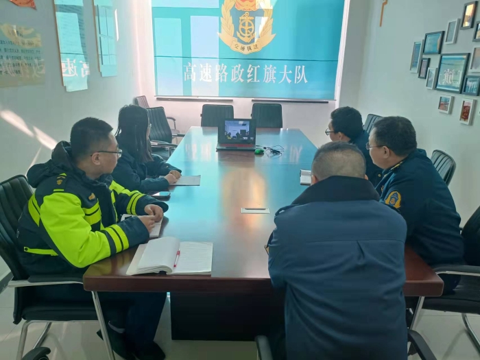 2月23日红旗大队召开作全体人员线上视频会议，传达路政总队作风整顿会议精神