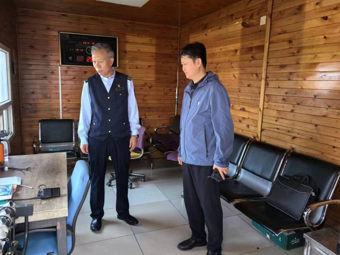 石安分公司领导督导国庆假期返程高峰路网保畅工作-陈园明