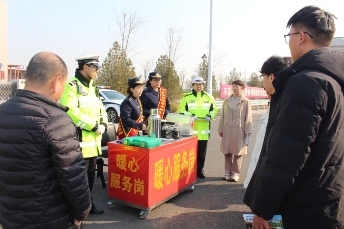 弘扬雷锋精神，传递温暖力量 (3)