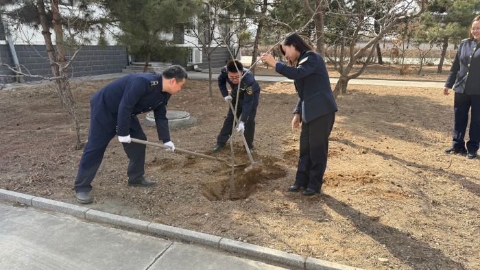 b43924b2ce06f117eaa7db0be4129f7c