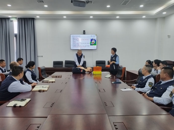 2025-5-12 石家庄东收费站开展“5·12全国防灾减灾日”职业健康专题培训1