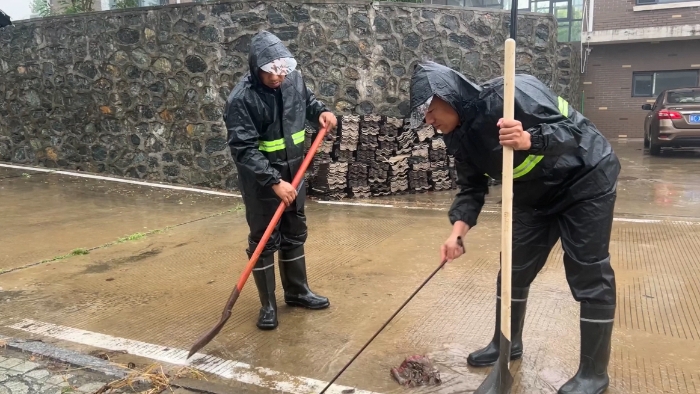 C:\Users\lenovo91\Desktop\雨中排查4