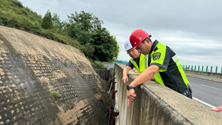 C:\Users\Administrator\Desktop\京哈北线分公司全力奋战强降雨 筑牢道路安全防线\1