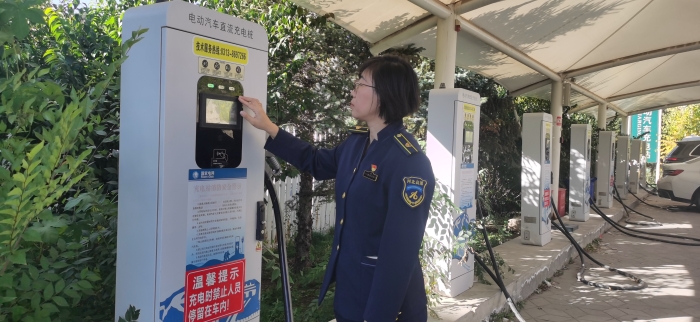 崇礼南收费站走访调研主城区充电桩布局