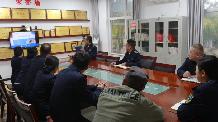 D:\李乐\宣传\已发\东新庄收费站：学习隐患排查手册 筑牢站区安全防线\IMG_6259