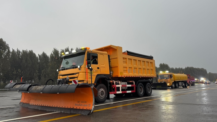 C:\Users\Administrator\Desktop\京哈北线分公司组织开展2025年道路除雪保畅演练筑牢冬季出行安全防线\2 (1)