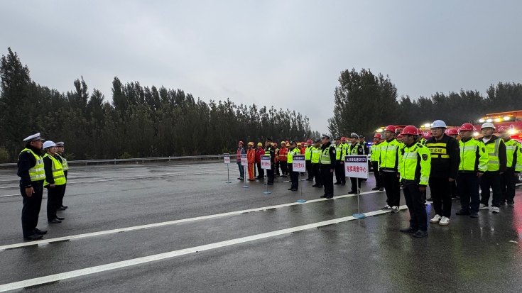 C:\Users\Administrator\Desktop\京哈北线分公司组织开展2025年道路除雪保畅演练筑牢冬季出行安全防线\3 (1)