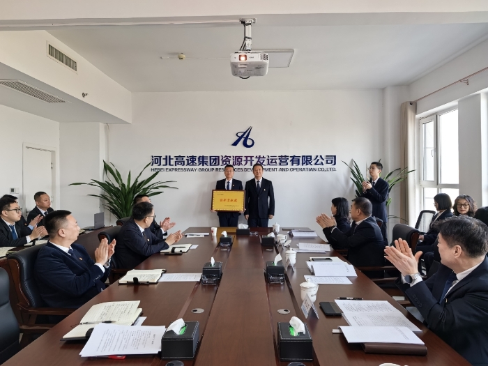 887f56cdd14e8e86af0b0a4c552b2a33